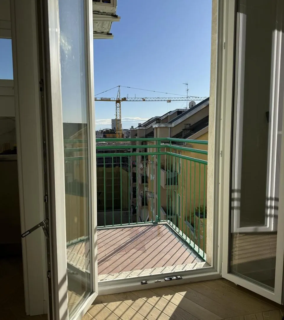Bollicina Milano - Balcony & Paid On-Site Parking Apartment 0*, Milan